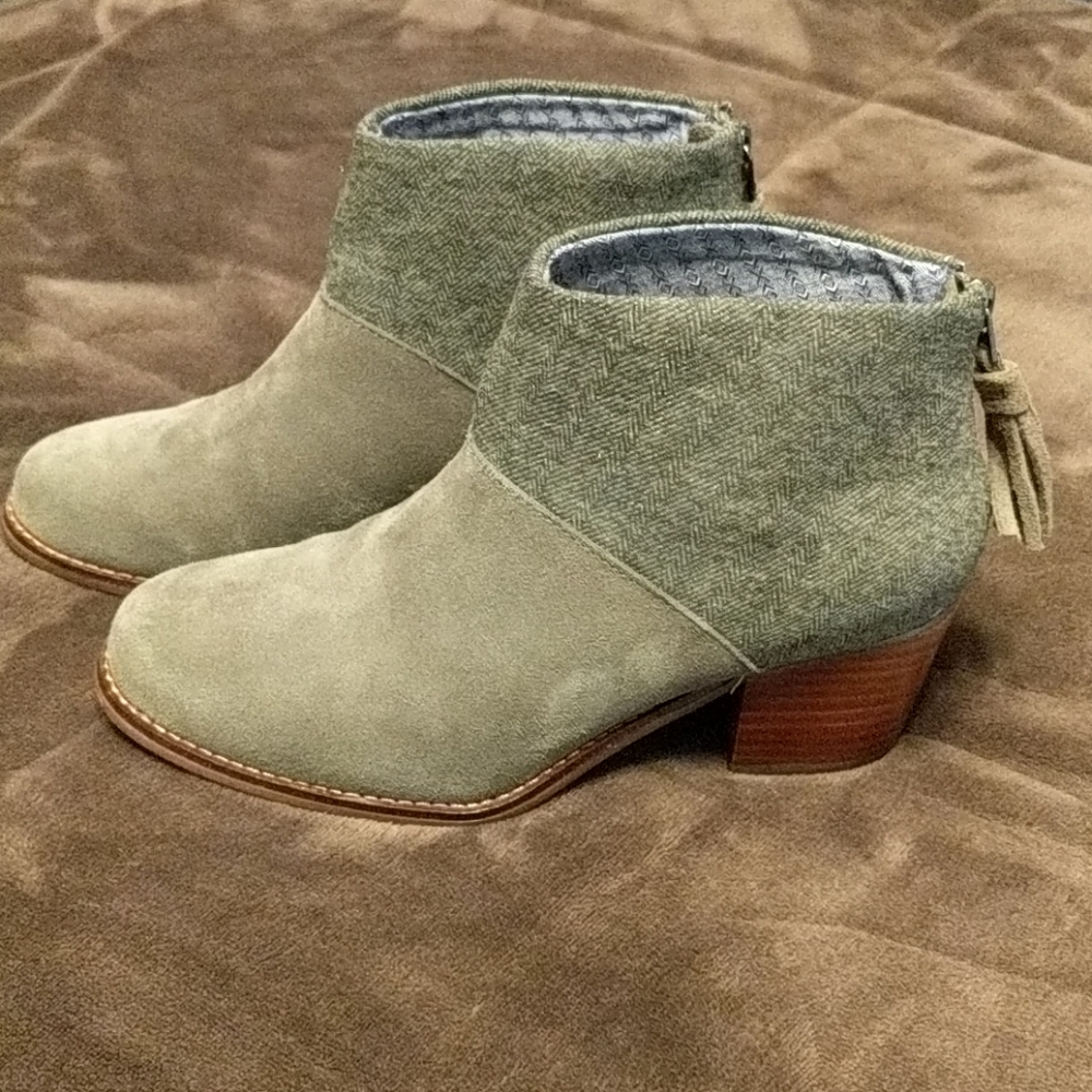Tom's Olive Booties - Picture 4 of 4